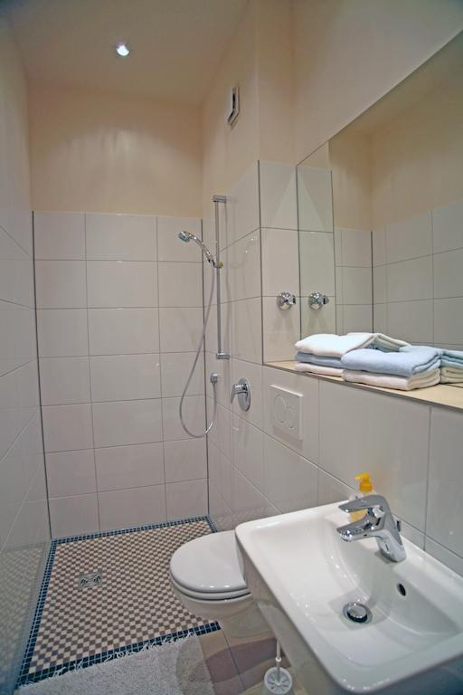 Suedbruecke Koeln Otel Oda fotoğraf